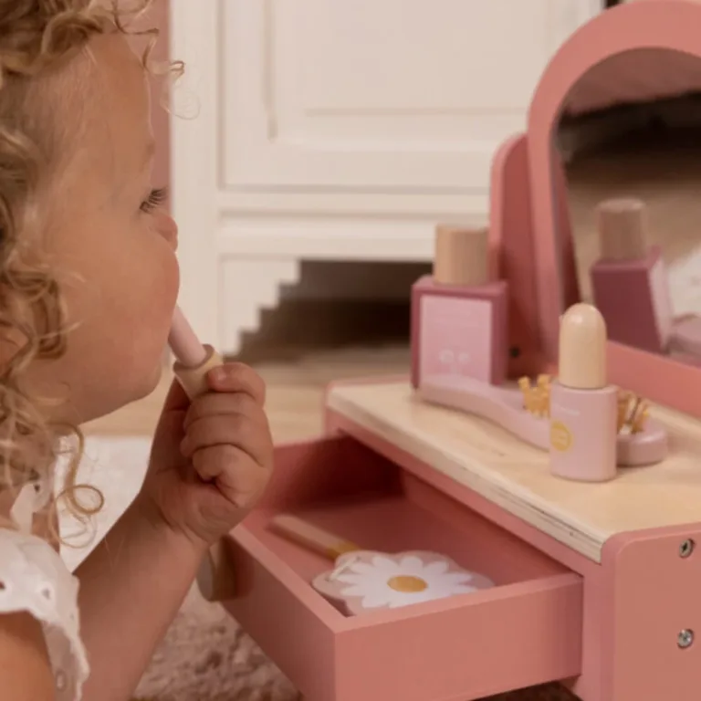 Little Dutch dressing table