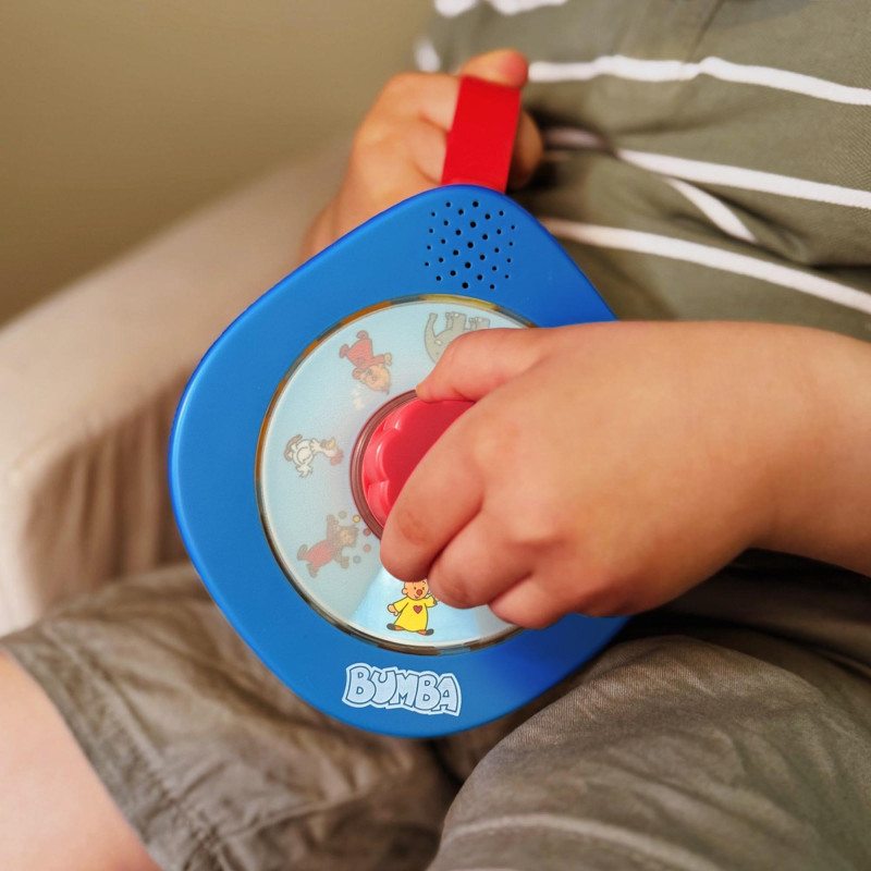 Kind speelt met TIMIO